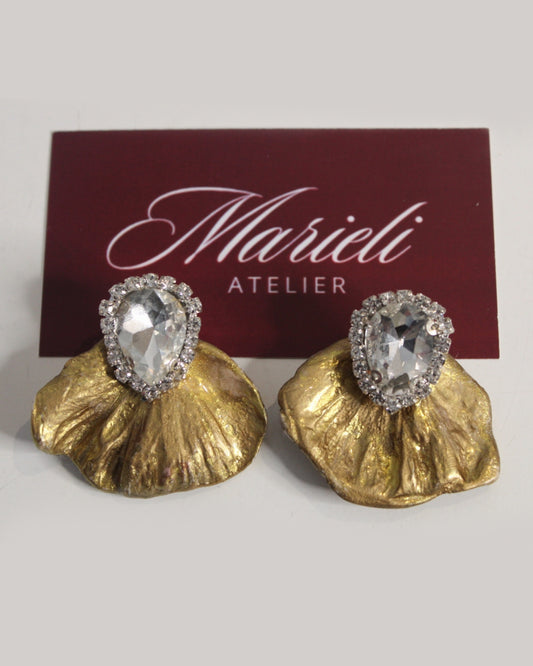 Ручно рађене минђуше са латицама и кристалима, позлаћене